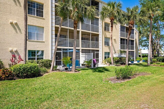 Building Photo - GORGEOUS 2 BEDROOM, 2 BATHROOM 1ST FLOOR CONDO LOCATED IN THE HIGHLY SOUGHT AFTER TENTH FAIRWAY A...