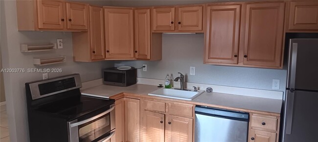 Building Photo - 1600 SW 14th St