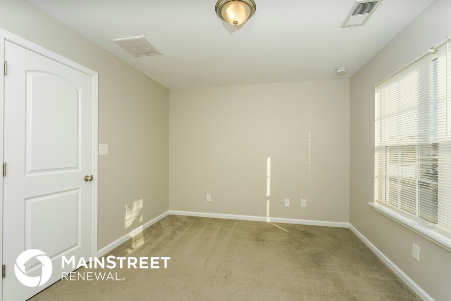 Building Photo - 1961 Drummond Dr