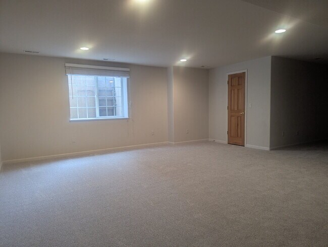 Building Photo - Desirable 55+ Hover Woods Community!