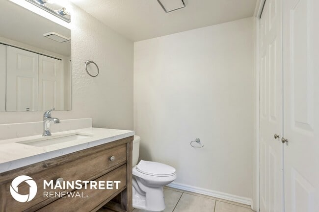 Building Photo - 1611 E Villa Maria Dr