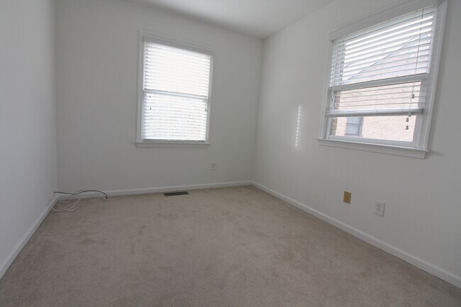Building Photo - 214 Troon Ct