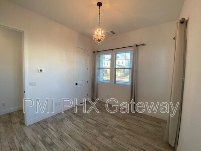 Building Photo - 2353 E Athena Ave