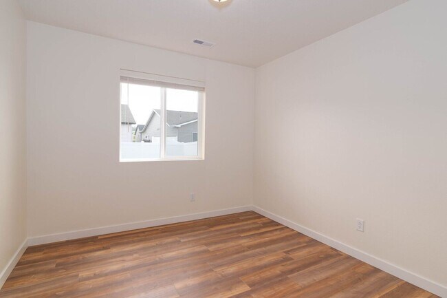 Building Photo - 2021 Built 3 Bed 2 Bath home w Fenced Yard