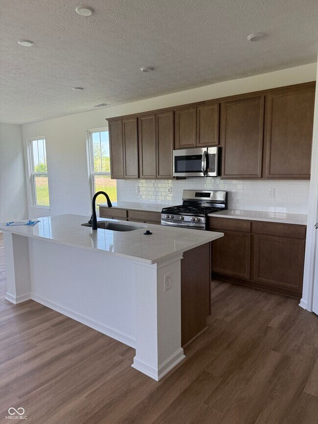 Building Photo - 15941 Tharp Wds Dr