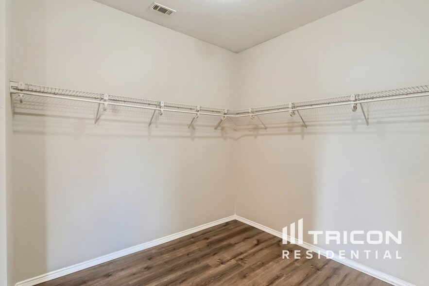 Building Photo - 5824 Somerton Dr