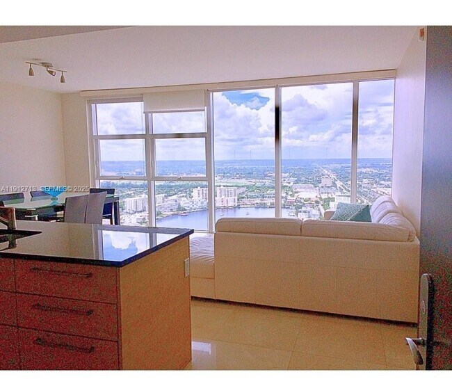 Building Photo - 1830 S Ocean Dr