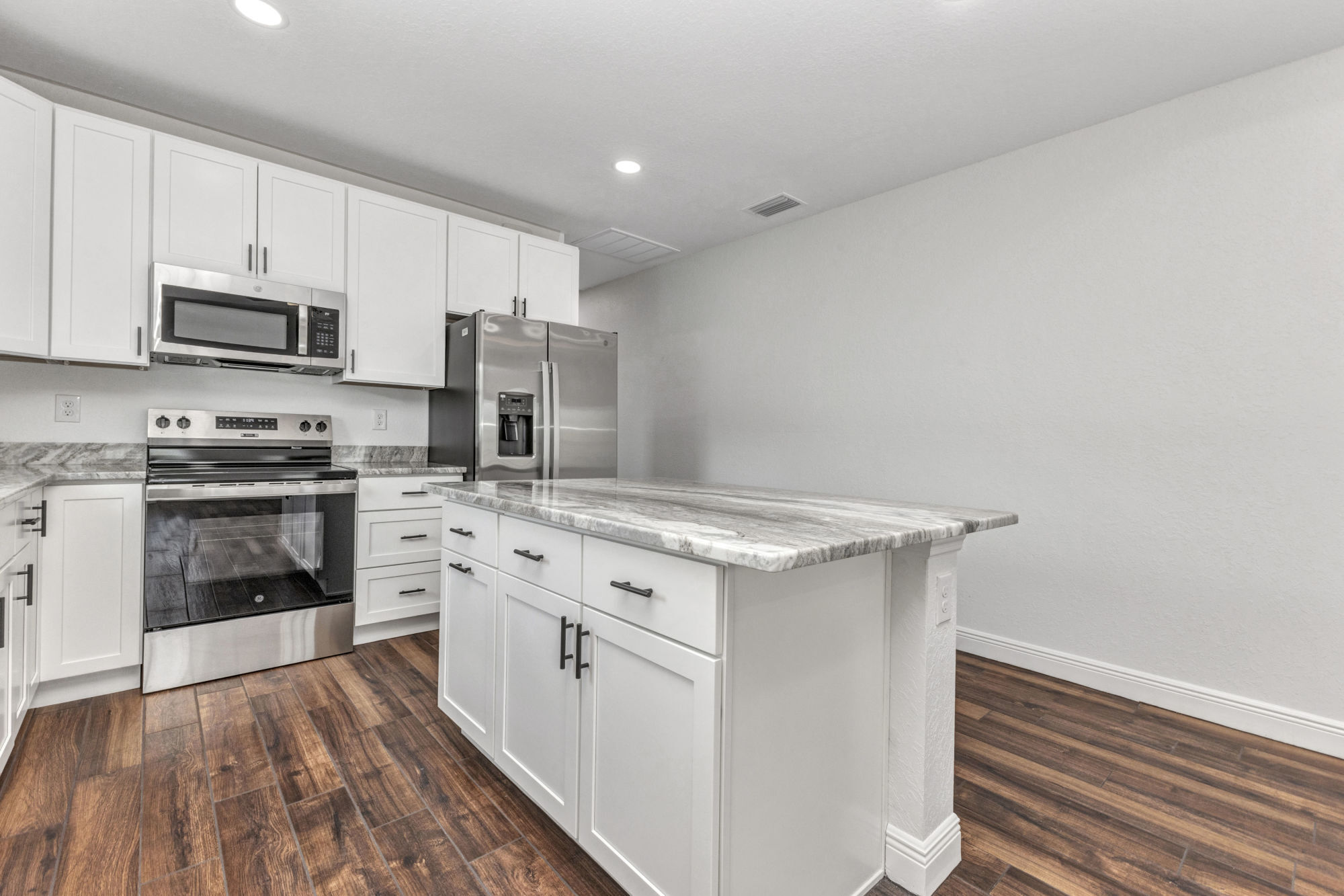 Building Photo - 415 Carmalita St