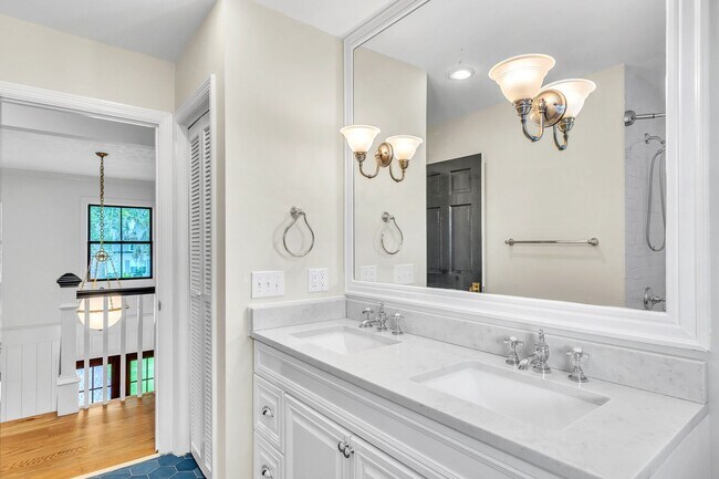 Building Photo - Gorgeous Waterfront Home on Isle of Hope