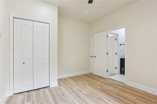 Building Photo - 720 N Parkwood Rd