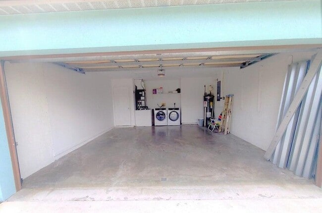 Building Photo - 1632 SE Chello Ln