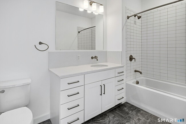 Building Photo - 19 Day St