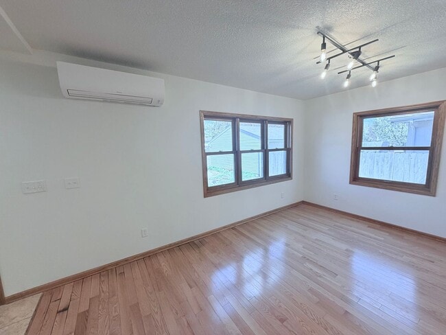 Building Photo - Fully Remodeled Luxury Home with Exceptional Space and Style!!