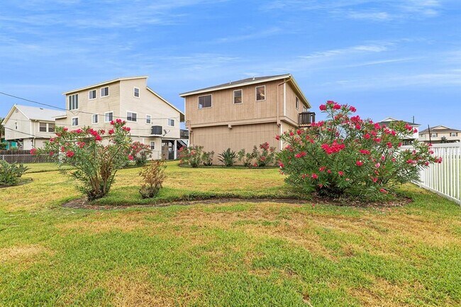 Building Photo - 16716 Fletcher Christian