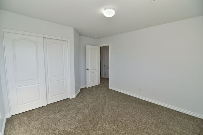Building Photo - BEAUTIFUL 4BED/3BATH Home w/ 2 Car Garage ...