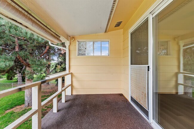 Building Photo - 6190 N Shandee Dr