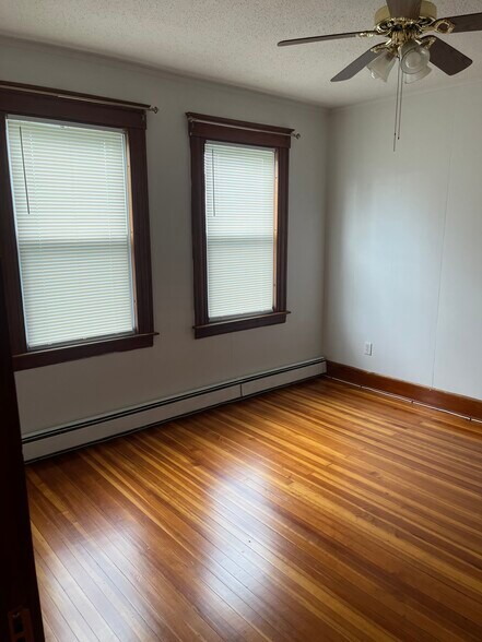 Building Photo - 264 Burritt St