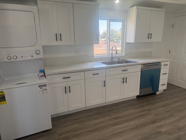 Building Photo - 14920 Osage Ave