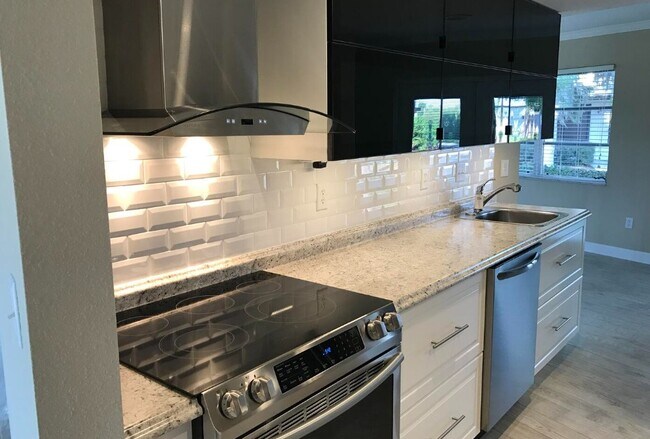 Building Photo - 418 Courbet Dr