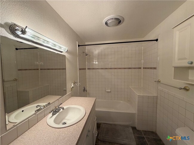 Building Photo - 200 Peggs Pl