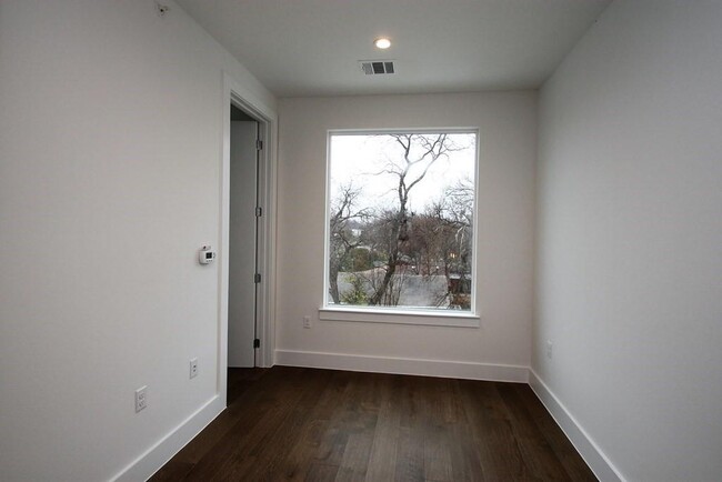 Building Photo - 505 Tillery St
