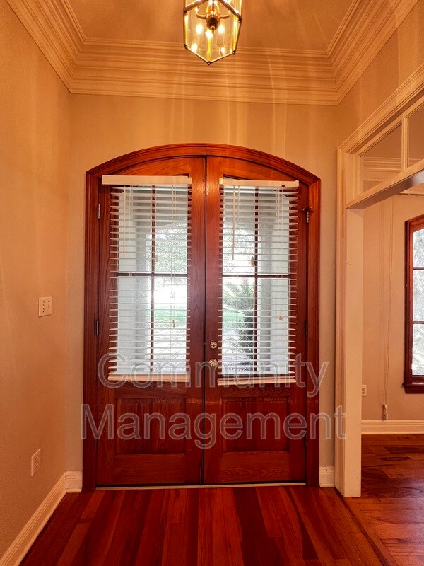 Building Photo - 6011 Riverbrook Dr