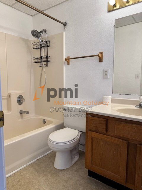 Building Photo - 111 Primrose Dr