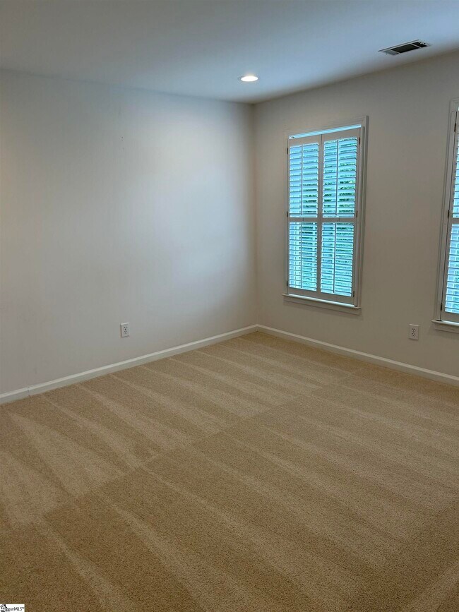 Building Photo - 4 Birchleaf Ln