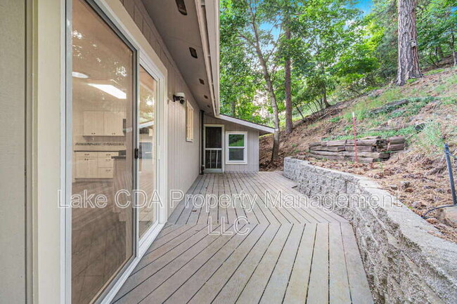 Building Photo - 1525 E Woodland Dr