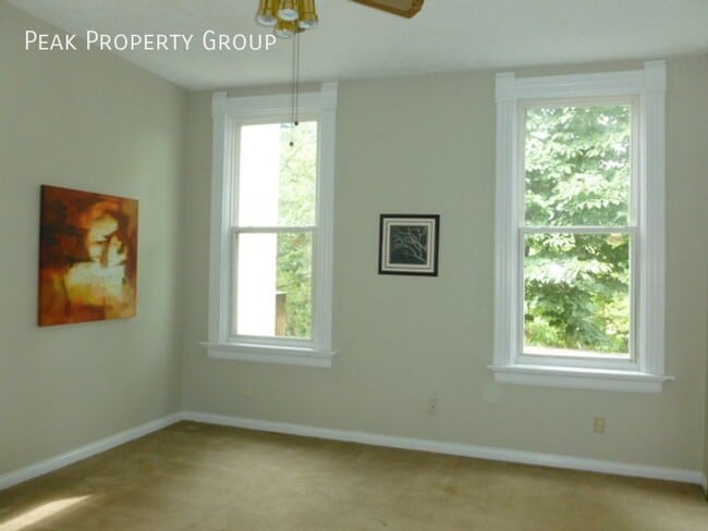 Building Photo - 2667 Bellevue Ave