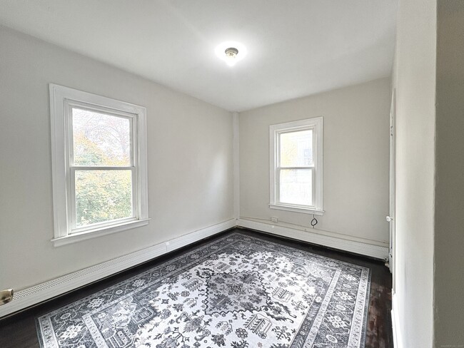 Building Photo - 72 Sterling St