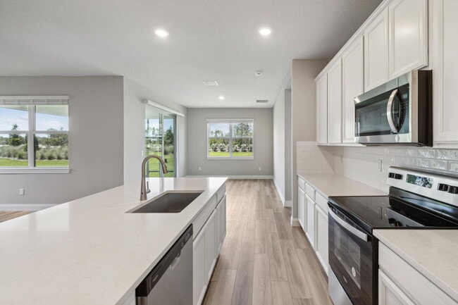 Building Photo - 6632 Cloverdale Ave