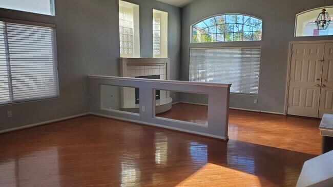 Building Photo - 4 bedroom