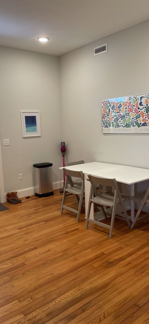 Building Photo - Main128-130