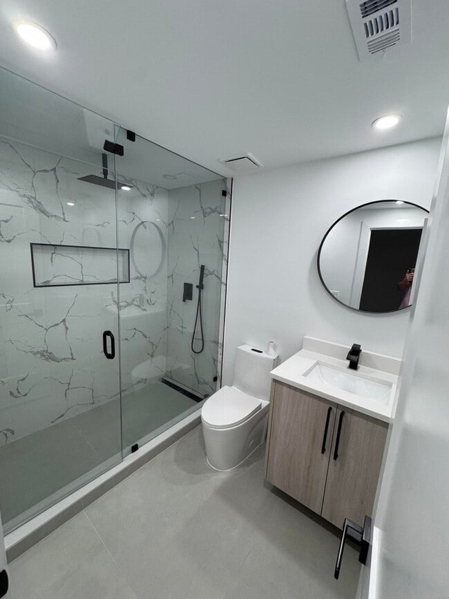 Building Photo - 1133 SW 11th St