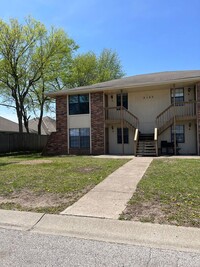 Building Photo - Comfortable 2-Bedroom Living in the Heart of Blue Springs