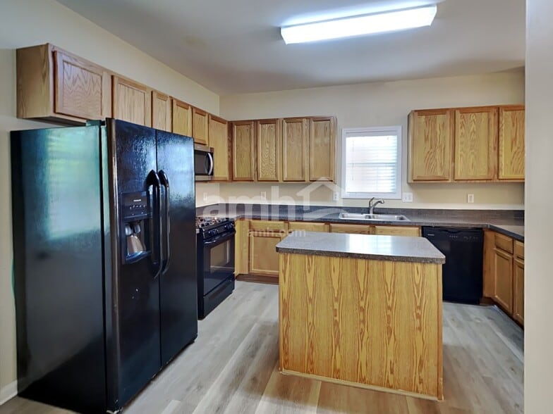 Building Photo - 208 Cole Ct