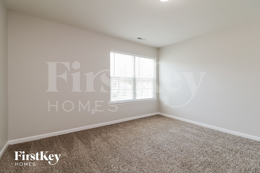 Building Photo - 43 S Great White Way