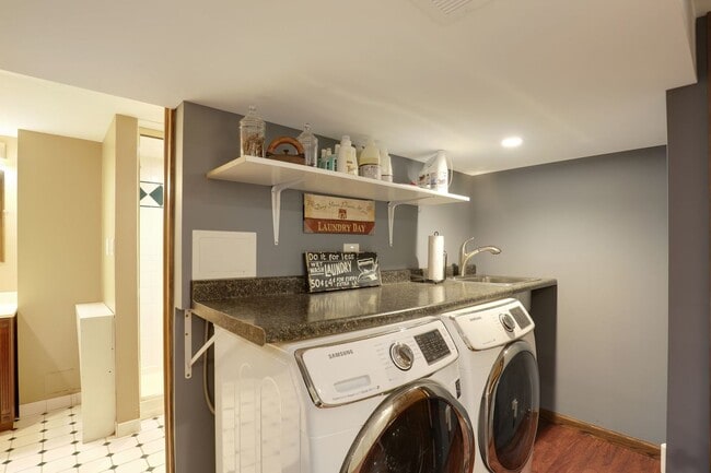 Building Photo - 11400 Burr Oak Ln