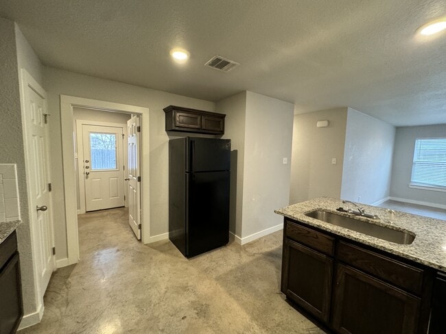 Building Photo - 1415 Shoshoni Trail