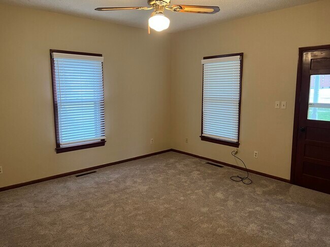 Building Photo - 200 Elizabeth St