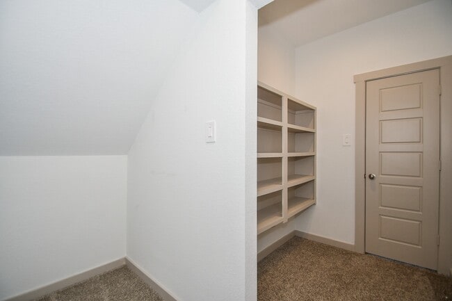 Building Photo - 8034 House bank Ln