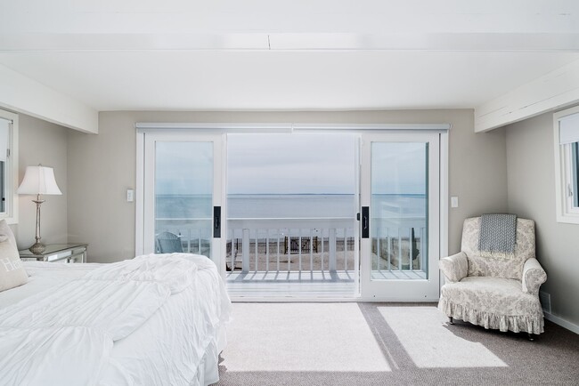 Building Photo - 1987 Fairfield Beach Rd