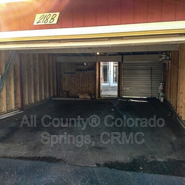 Building Photo - 218 W Rockrimmon Blvd