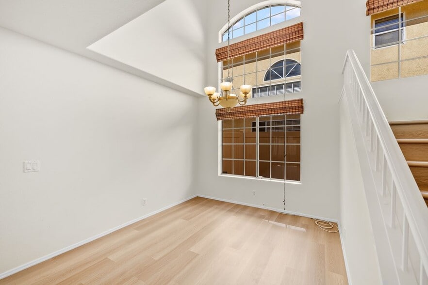 Building Photo - 2163 Sun Ridge Dr