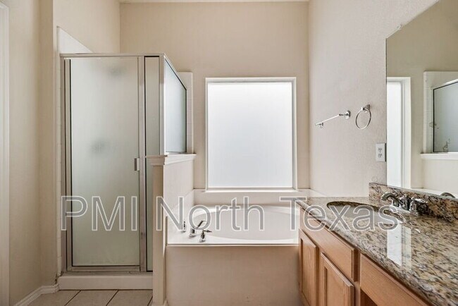 Building Photo - 9705 Meadow Rue Dr