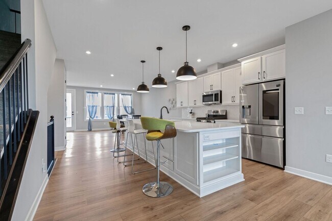 Building Photo - 6032 Windsor Dr