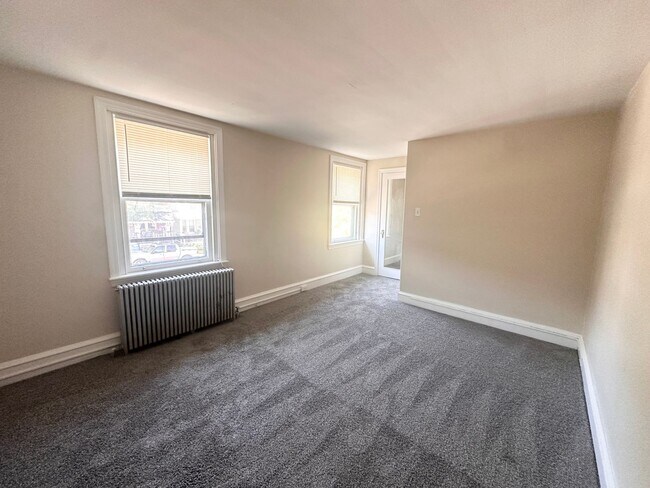 Building Photo - 301 N Reservoir St