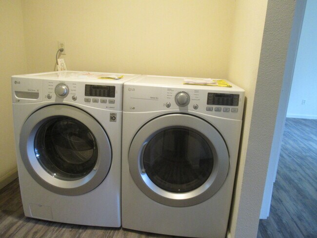 Building Photo - Fleming Manor