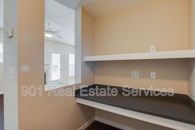 Building Photo - 426 N Front St